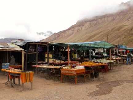 Market at Puente del Inca